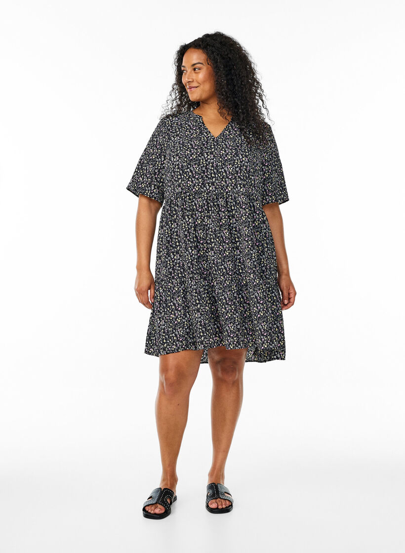 Kortærmet kjole med a-snit og skæringer, Sort, Model image number 1