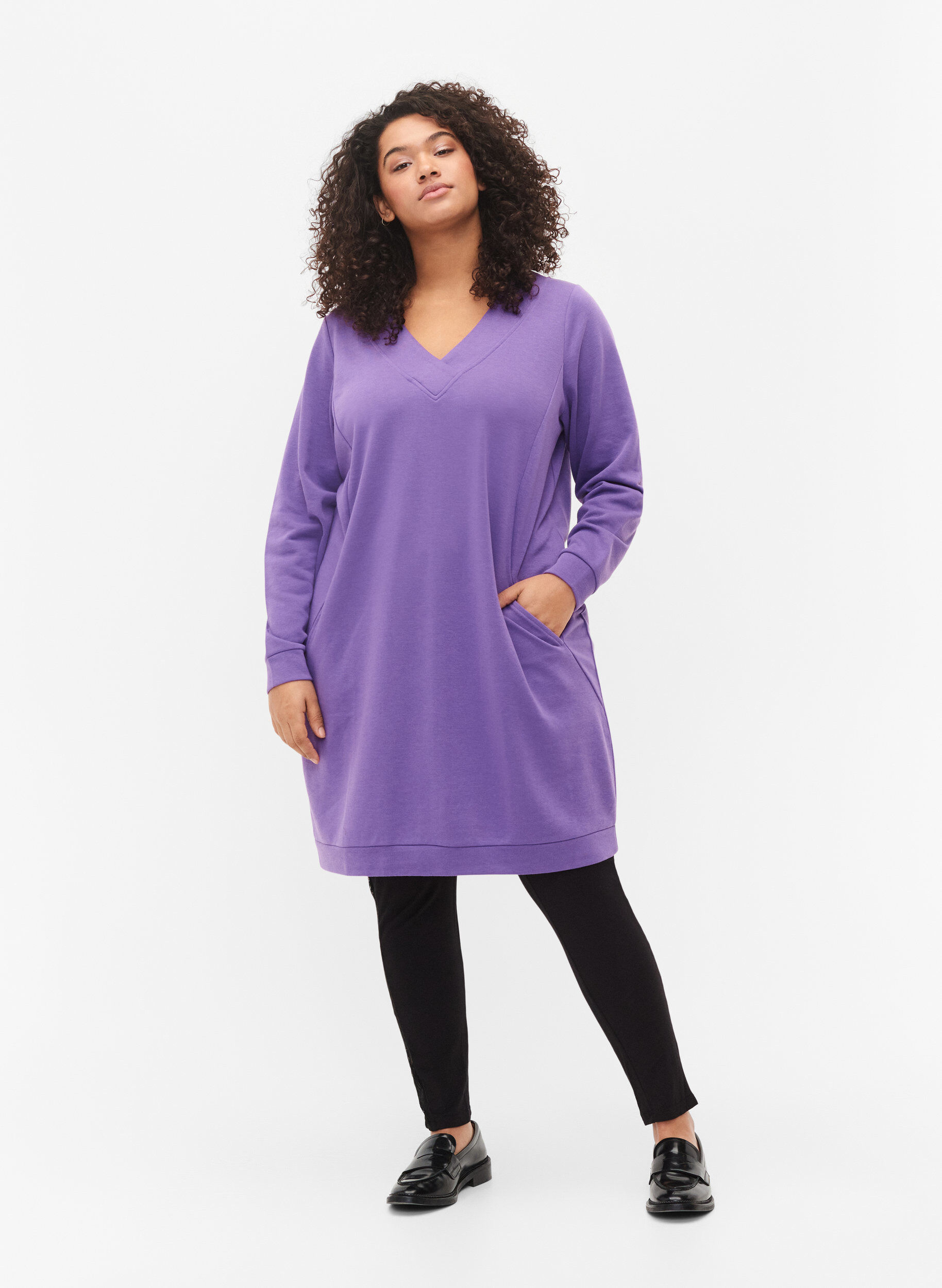 Zizzi Sweatkjole med v-hals, Deep Lavender, Model image number 2