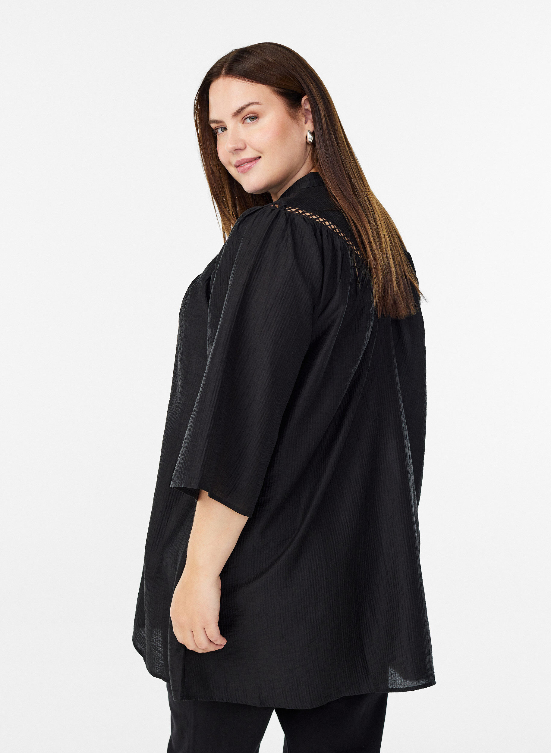 Zizzi Tunika med crochet-b&aring;nd og stribet tekstur, Sort, Model image number 2