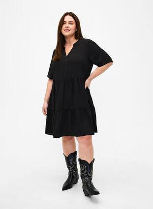 Kortærmet kjole med a-snit og skæringer, Black, Model image number 2