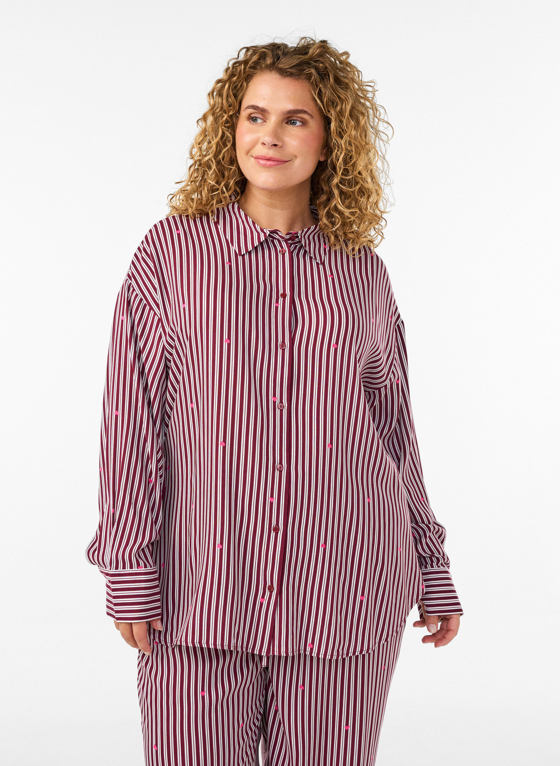 Natskjorte med striber og hjerter, M&oslash;rk Bordeaux, Model