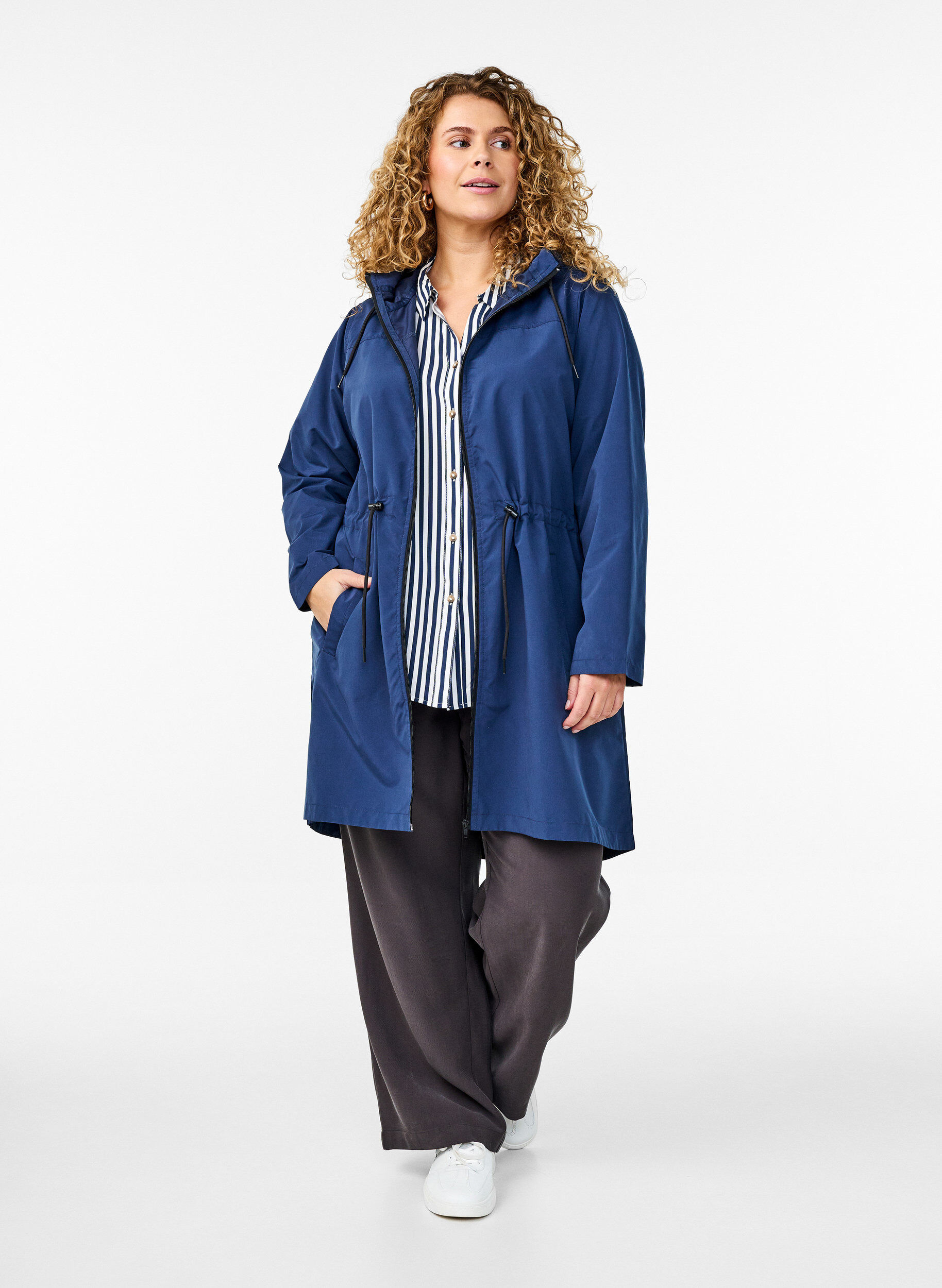 ZizziParka i let materiale med h&aelig;tte, Bl&aring;, Model image number 1