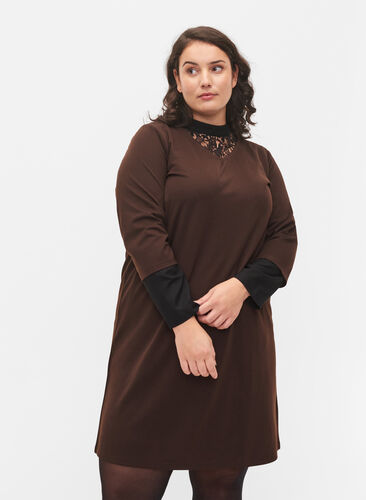 Ensfarvet kjole med v-hals og 3/4 ærmer, Coffee Bean, Model image number 0