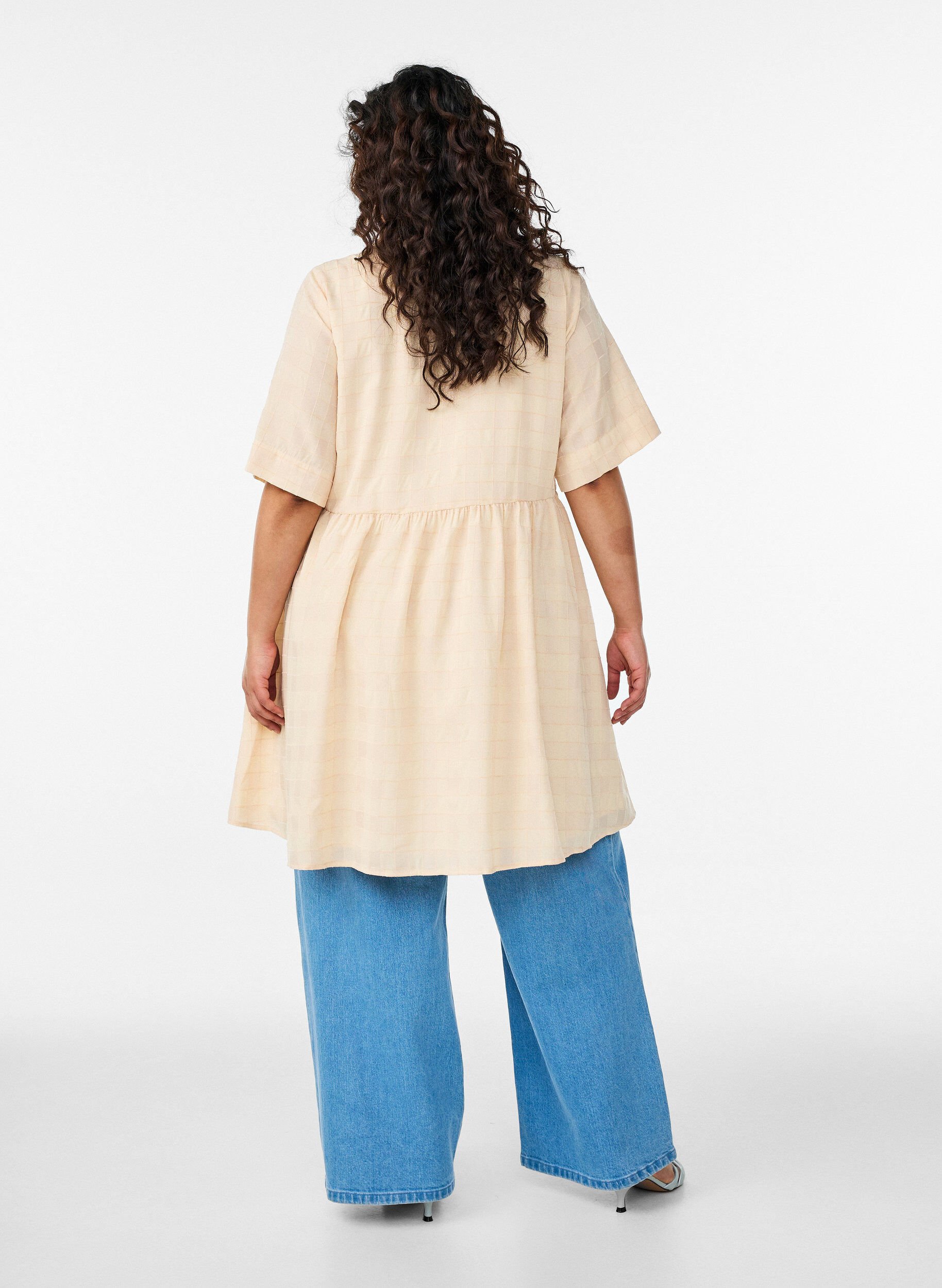 Zizzi Kort skjortekjole med ternet struktur og 1/2 &aelig;rmer, Gul, Model image number 2