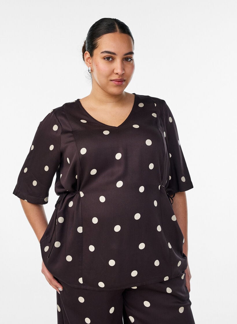 Prikket viskosebluse med V-udsk&aelig;ring og bindeb&aring;nd, Brun, Model image number 0
