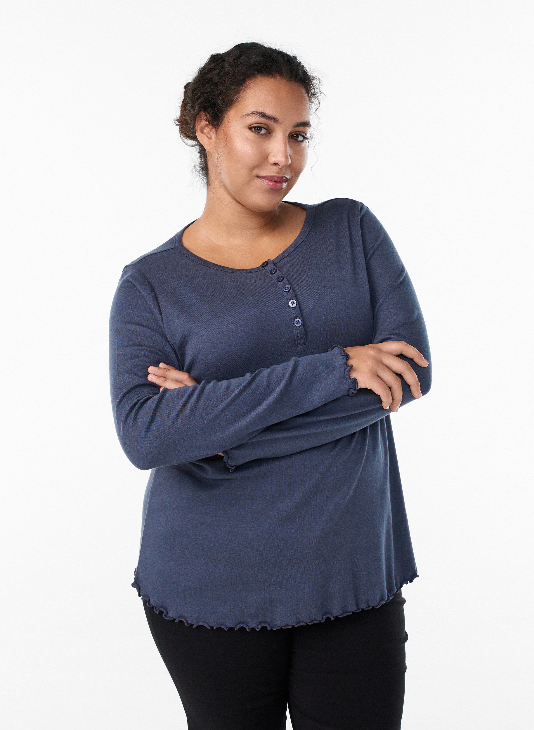 Jerseybluse med knapper og b&oslash;lgede kanter, Gr&aring;, Model