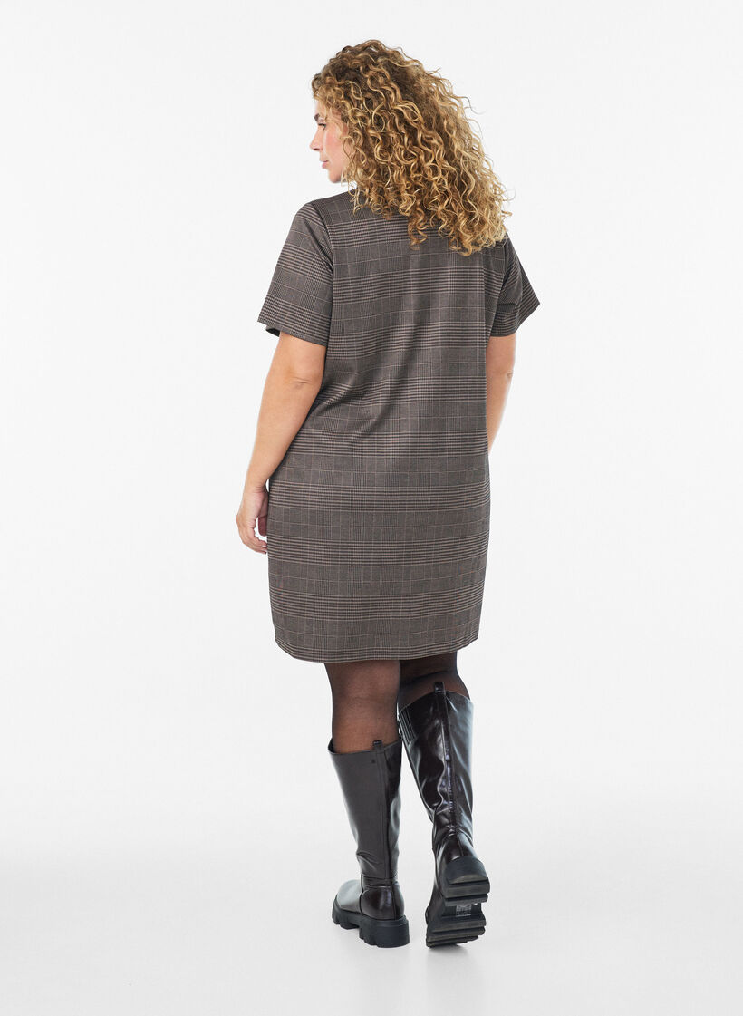 Kort kjole med ternet m&oslash;nster og skjortekrave, Brun, Model image number 2