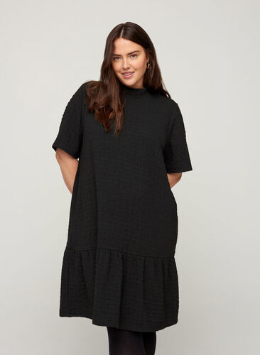Kortærmet kjole med struktur og a-form , Black, Model image number 0