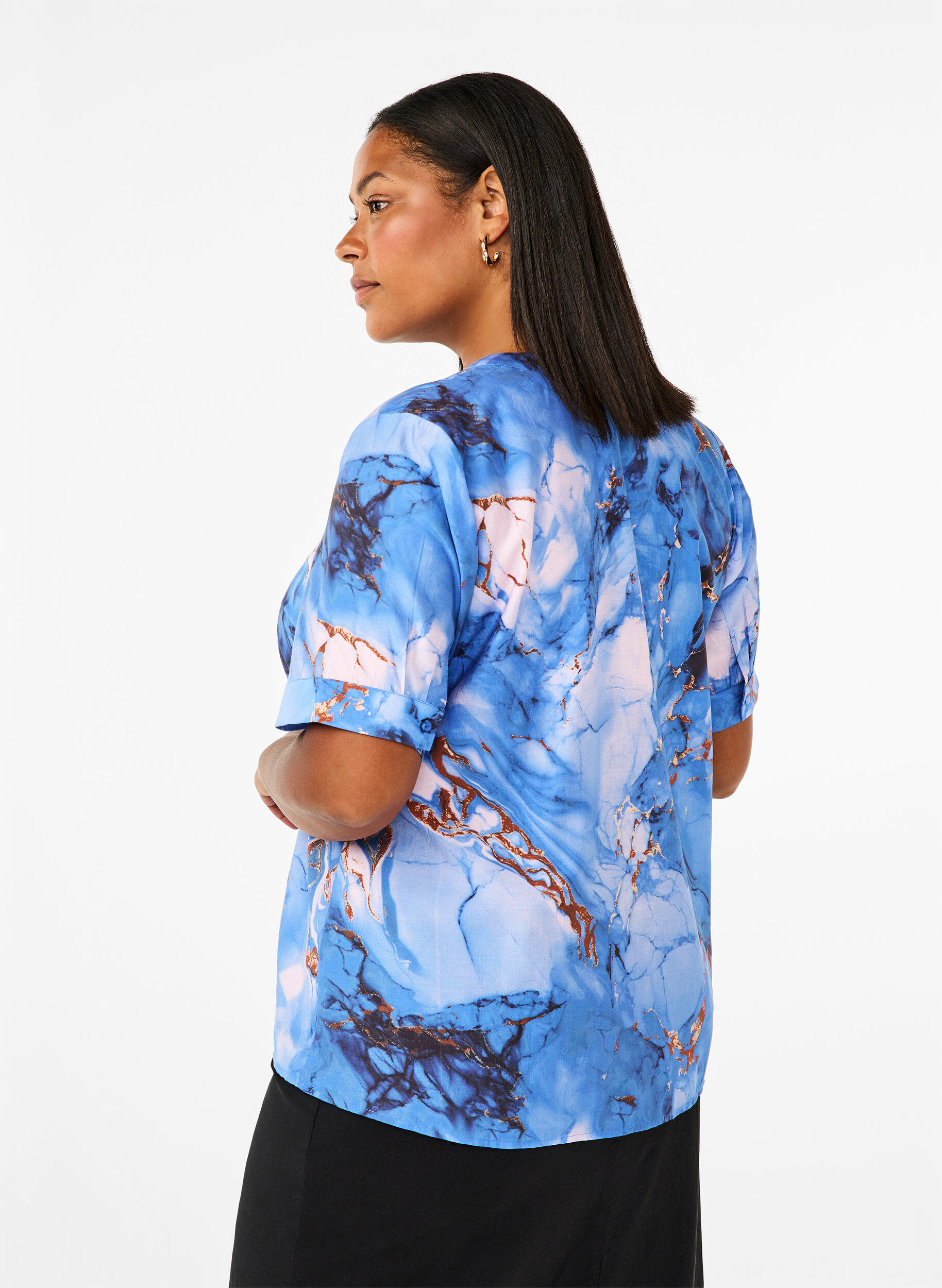 Zizzi Viskosebluse med marmorprint og korte &aelig;rmer, Bl&aring;, Model image number 2