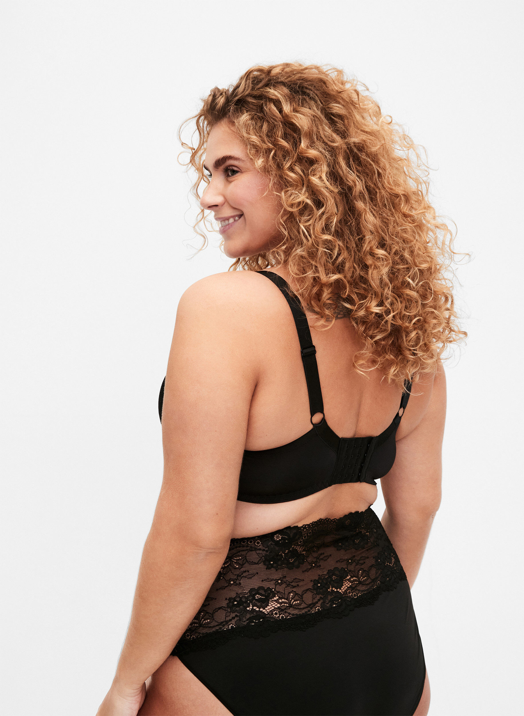 Zizzi Formst&oslash;bt bh med blonder, Black, Model image number 1