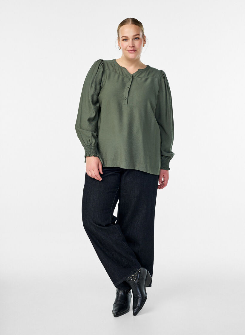 Viskosebluse med smock og rynkedetaljer, Grøn, Model image number 1
