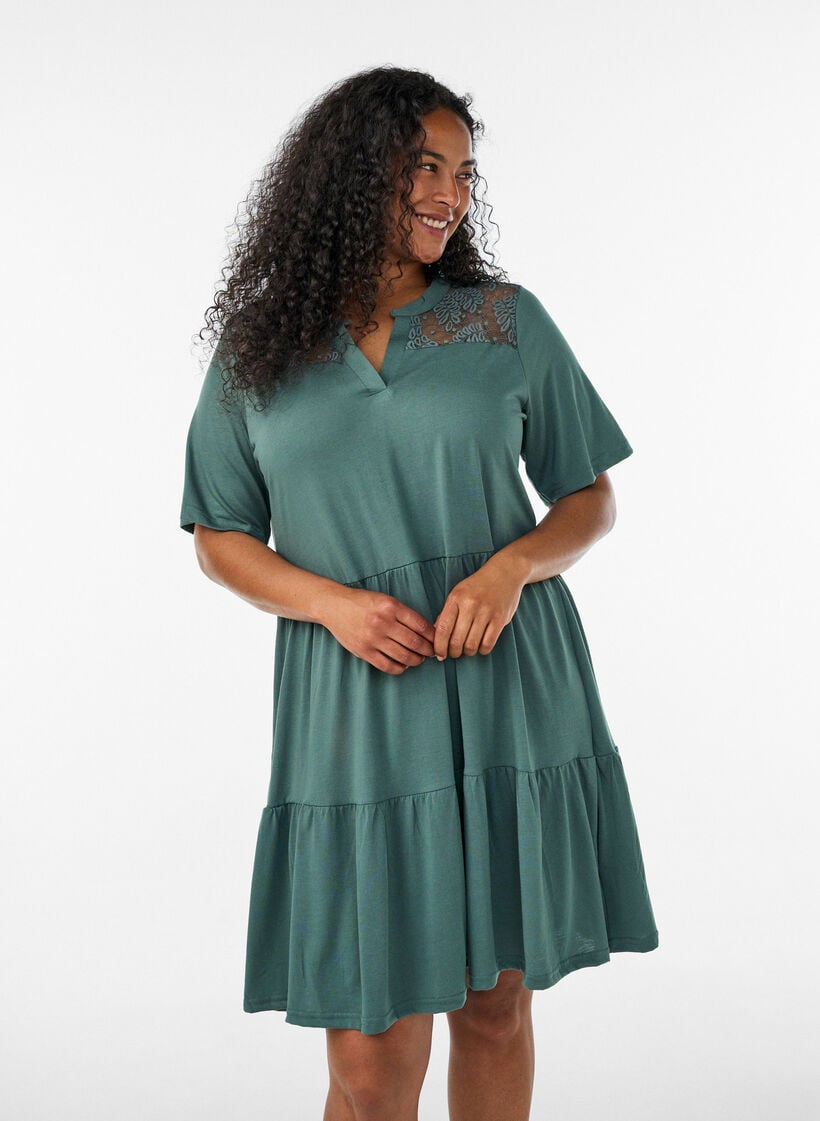 Jerseykjole med blondedetaljer og lagdelt sk&oslash;rt, Gr&oslash;n, Model image number 0