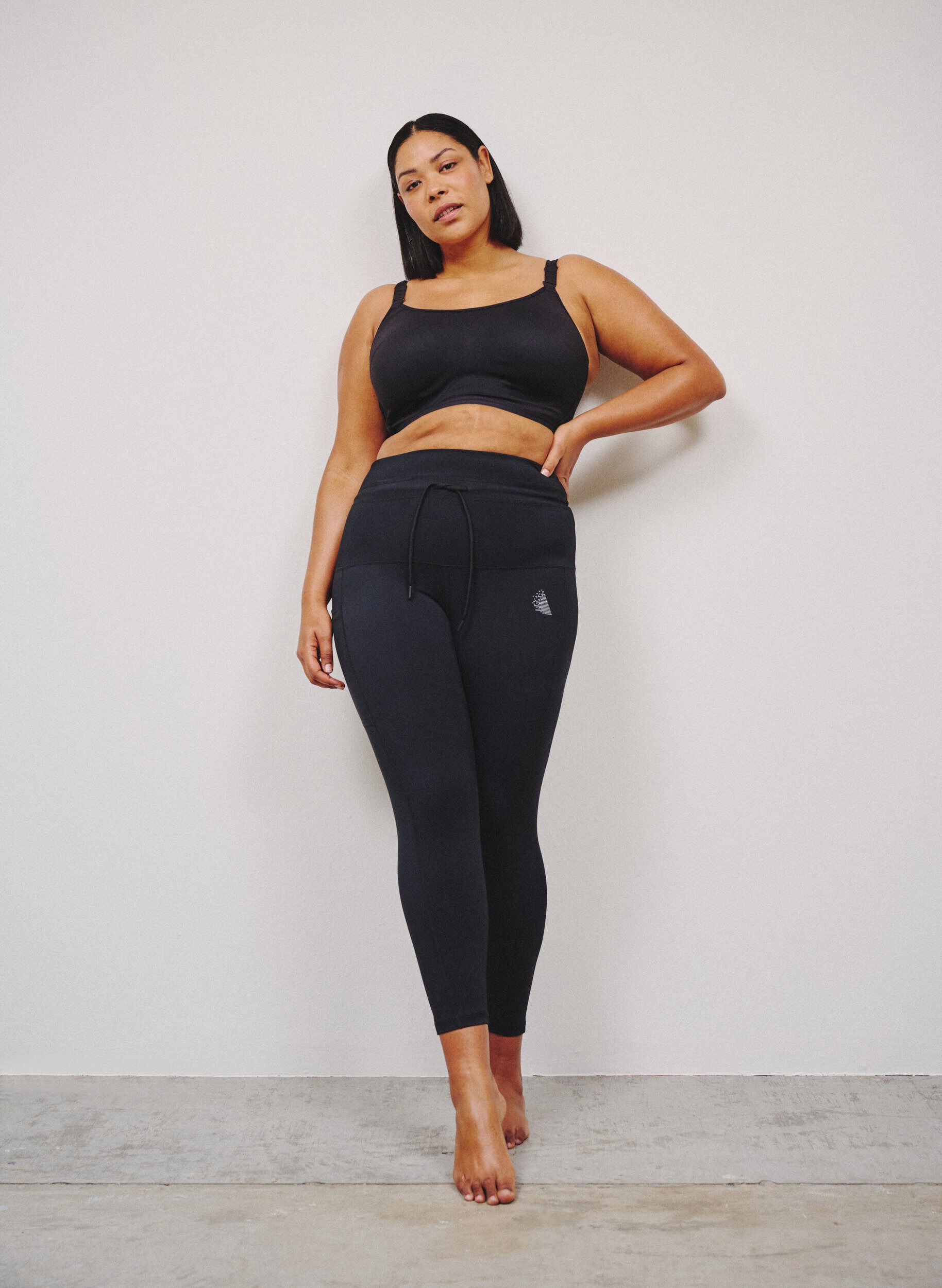 ZizziTr&aelig;ningstights i 7/8-l&aelig;ngde med h&oslash;j talje og lomme, Sort, Image image number 0