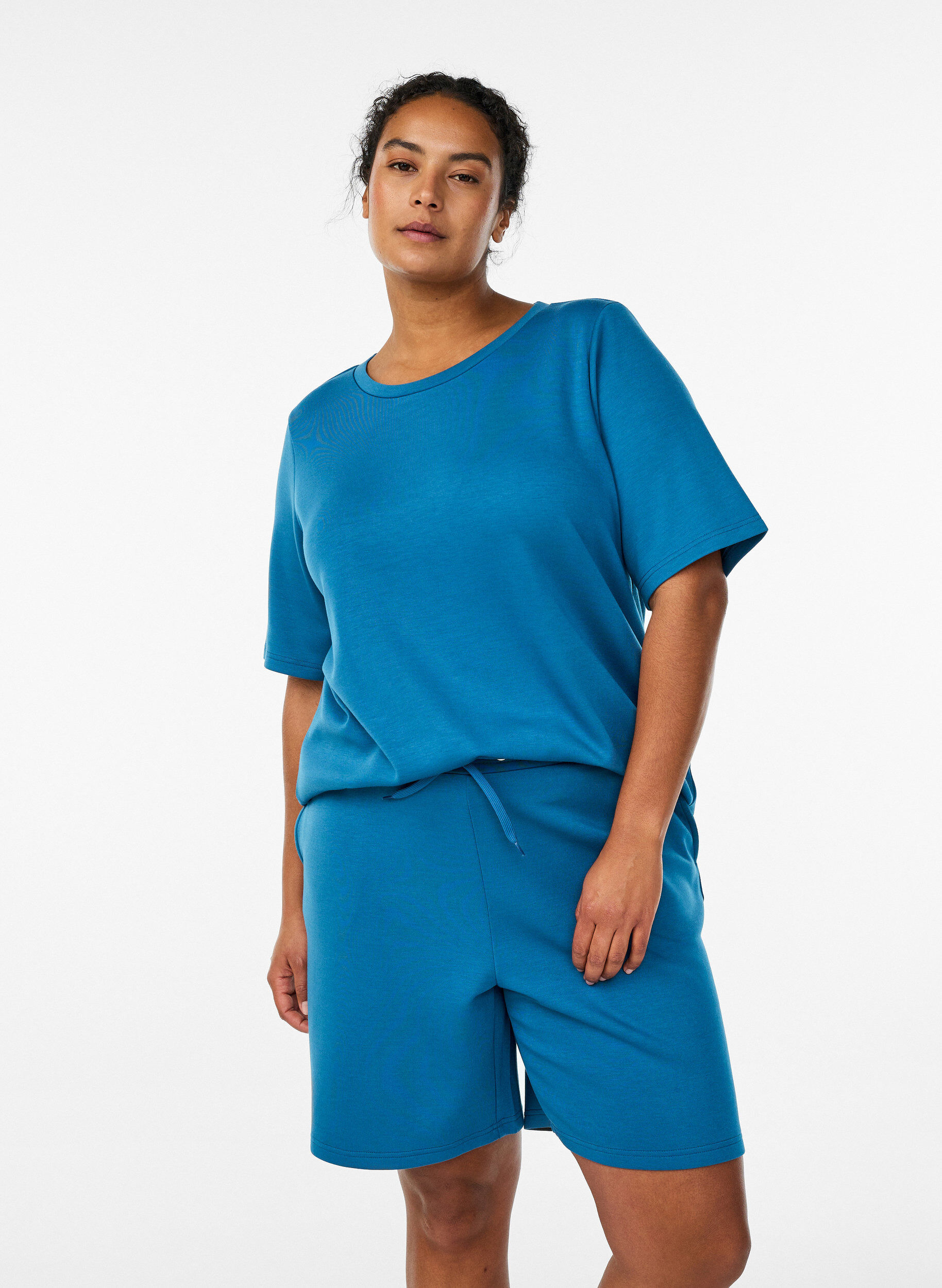 Shorts i modal-mix med lommer, Bl&aring;, Model