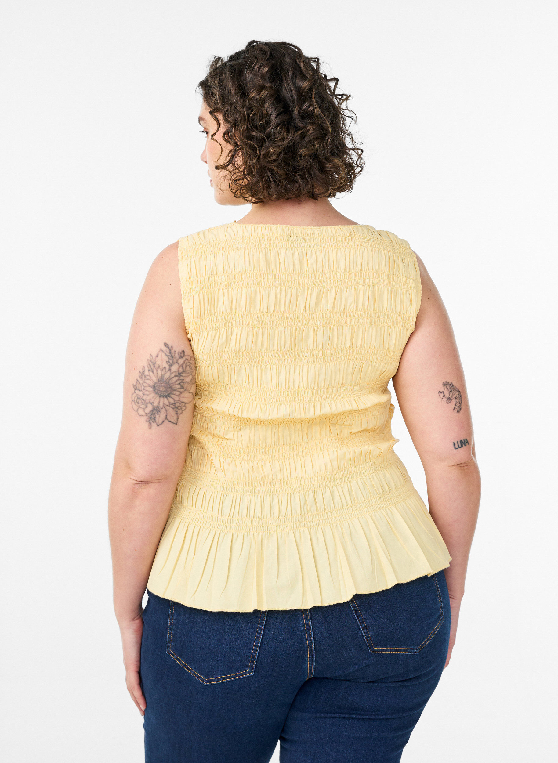ZizziSmocktop med b&aring;dudsk&aelig;ring og peplumkant, Gul, Model image number 2