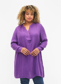 Tunika i viskose med tone-i-tone mønster, Lavender Violet, Model