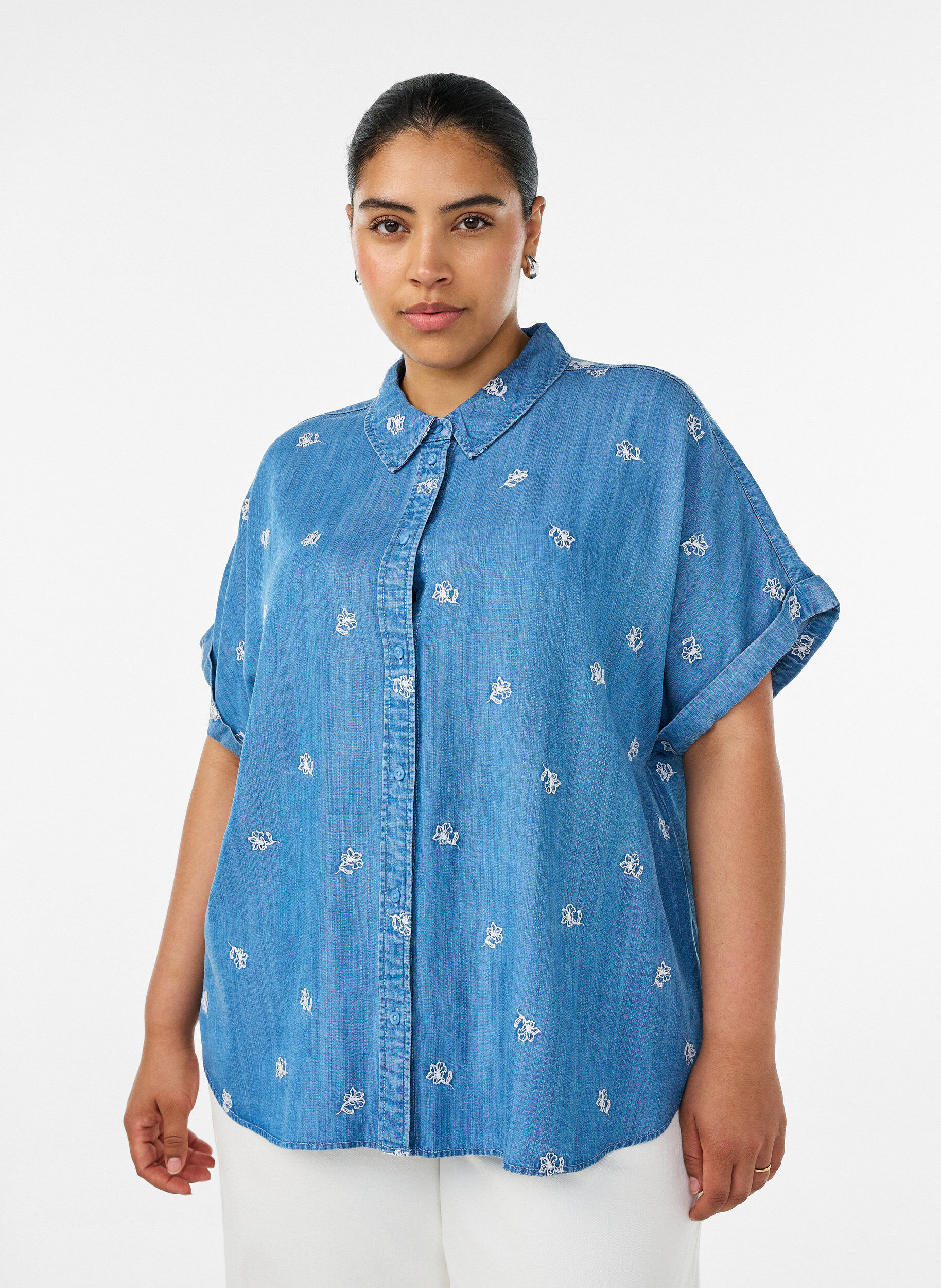 ZizziSkjortebluse i lyocell med denimlook og blomsterbroderi, Bl&aring;, Model image number 0