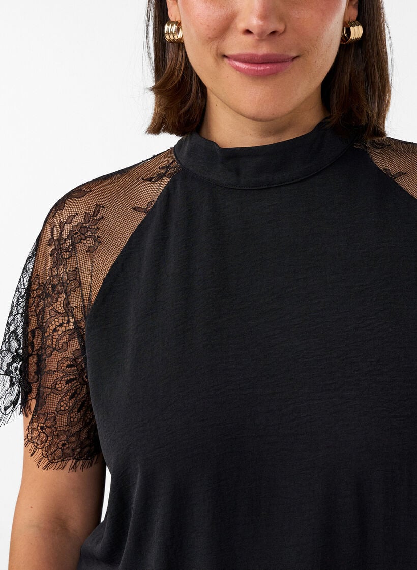 Bluse med korte blonde&aelig;rmer og h&oslash;j hals, Sort, Model image number 3