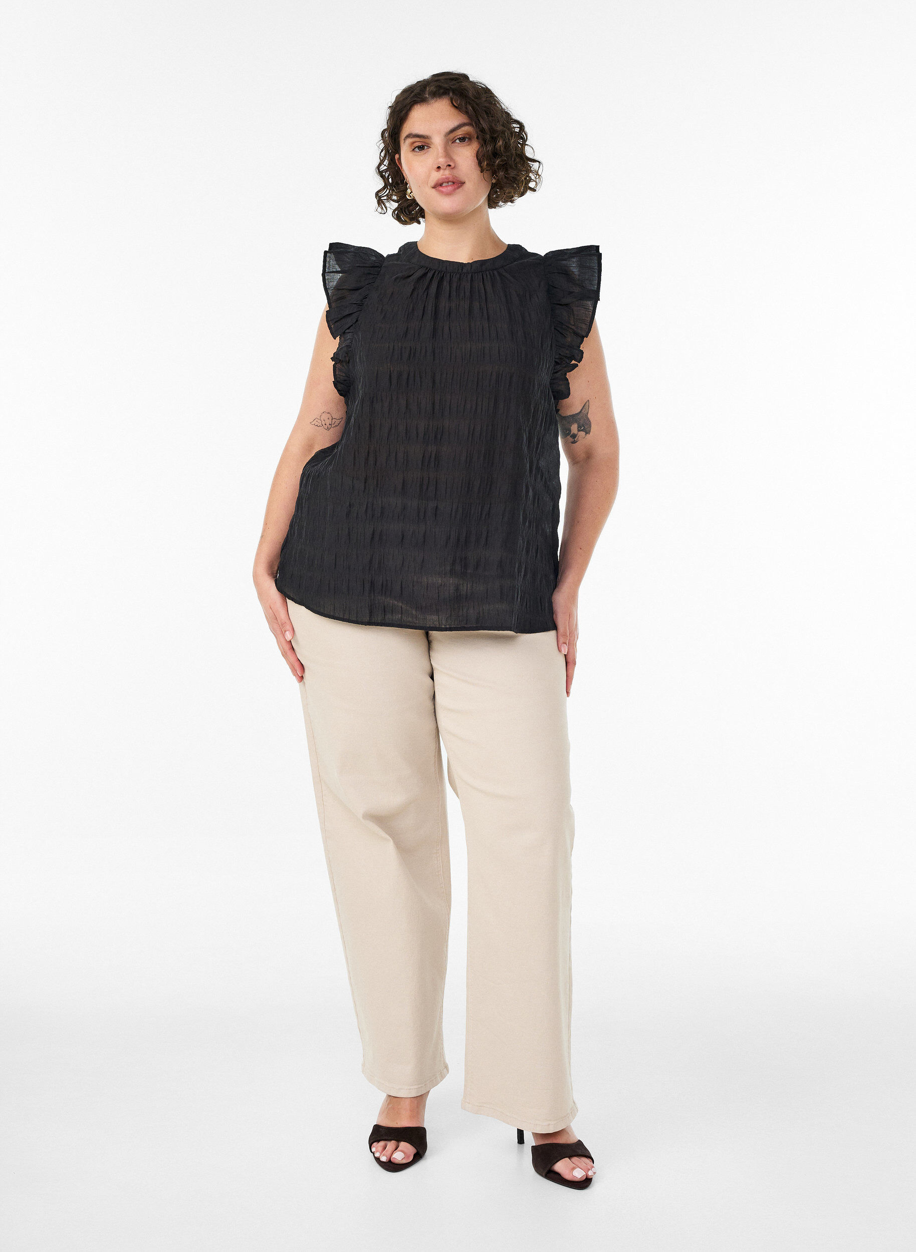 Zizzi&AElig;rmel&oslash;s bluse med struktur og fl&aelig;ser, Sort, Model image number 1