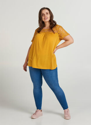 T-shirt med blonder, Mineral Yellow, Model image number 2