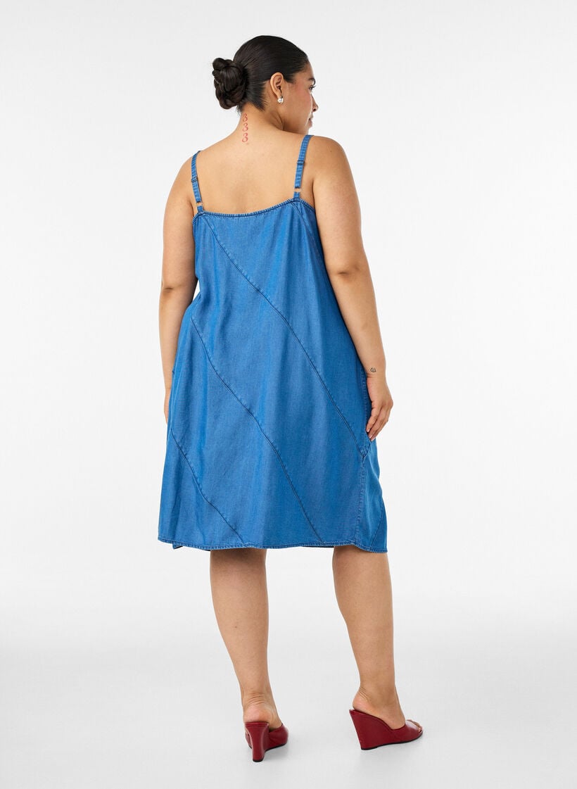 Kjole i TENCEL&trade; Lyocell med denimlook og stropper, Bl&aring;, Model image number 2