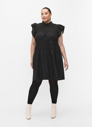 Kjole med flæser og elastiske skæringer, Black, Model image number 4
