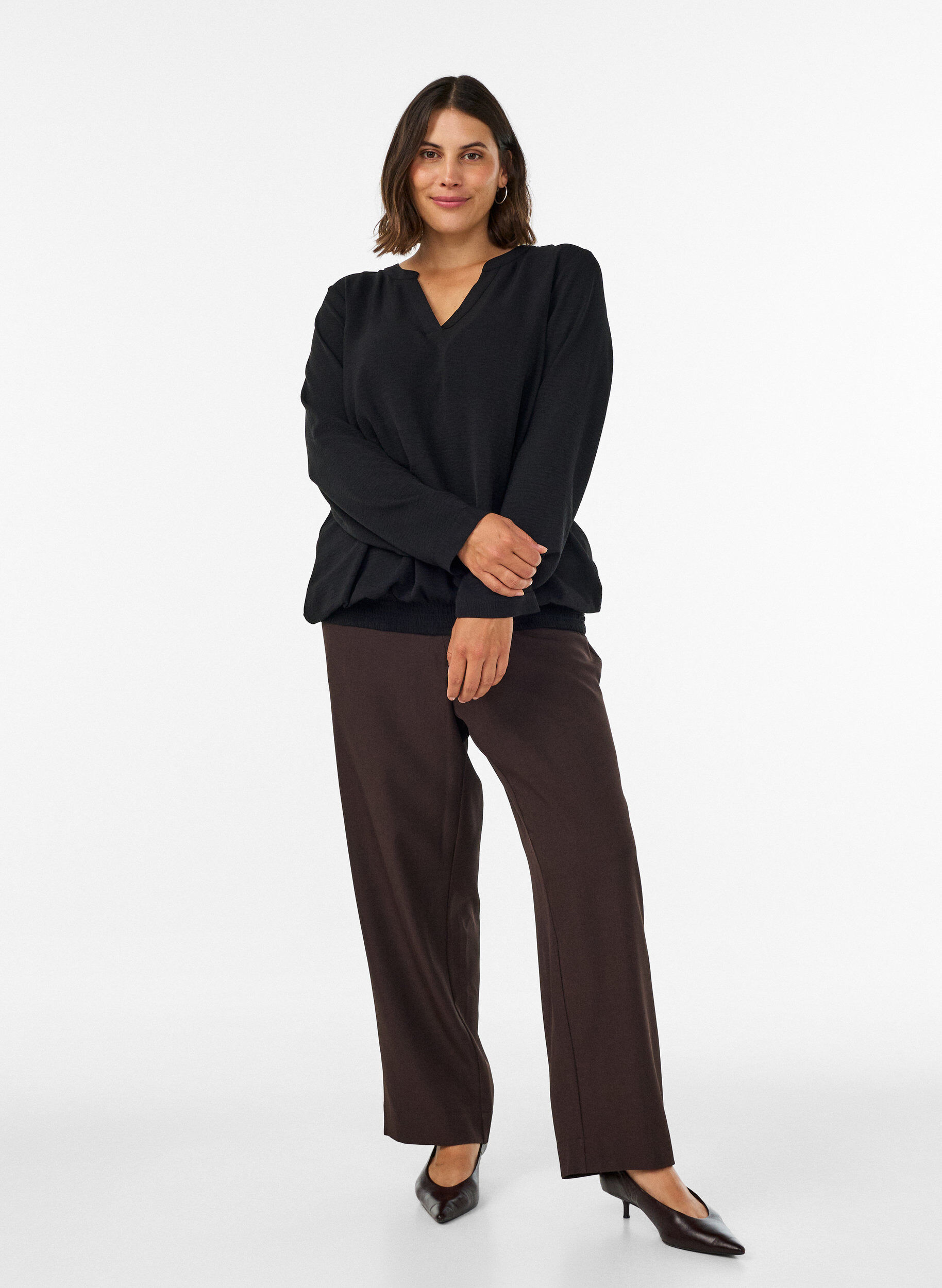 ZizziBluse med ballonform og V-udsk&aelig;ring, Sort, Model image number 1