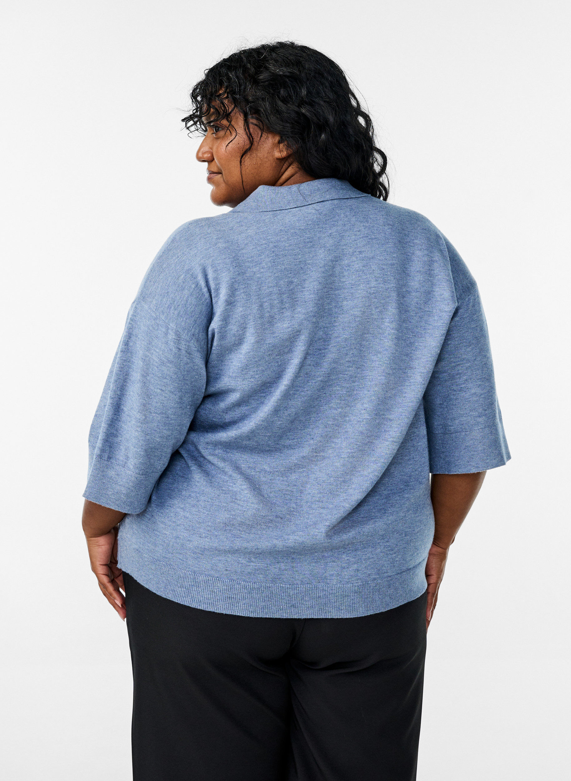 Zizzi Strikbluse med krave og korte &aelig;rmer, Bl&aring;, Model image number 2