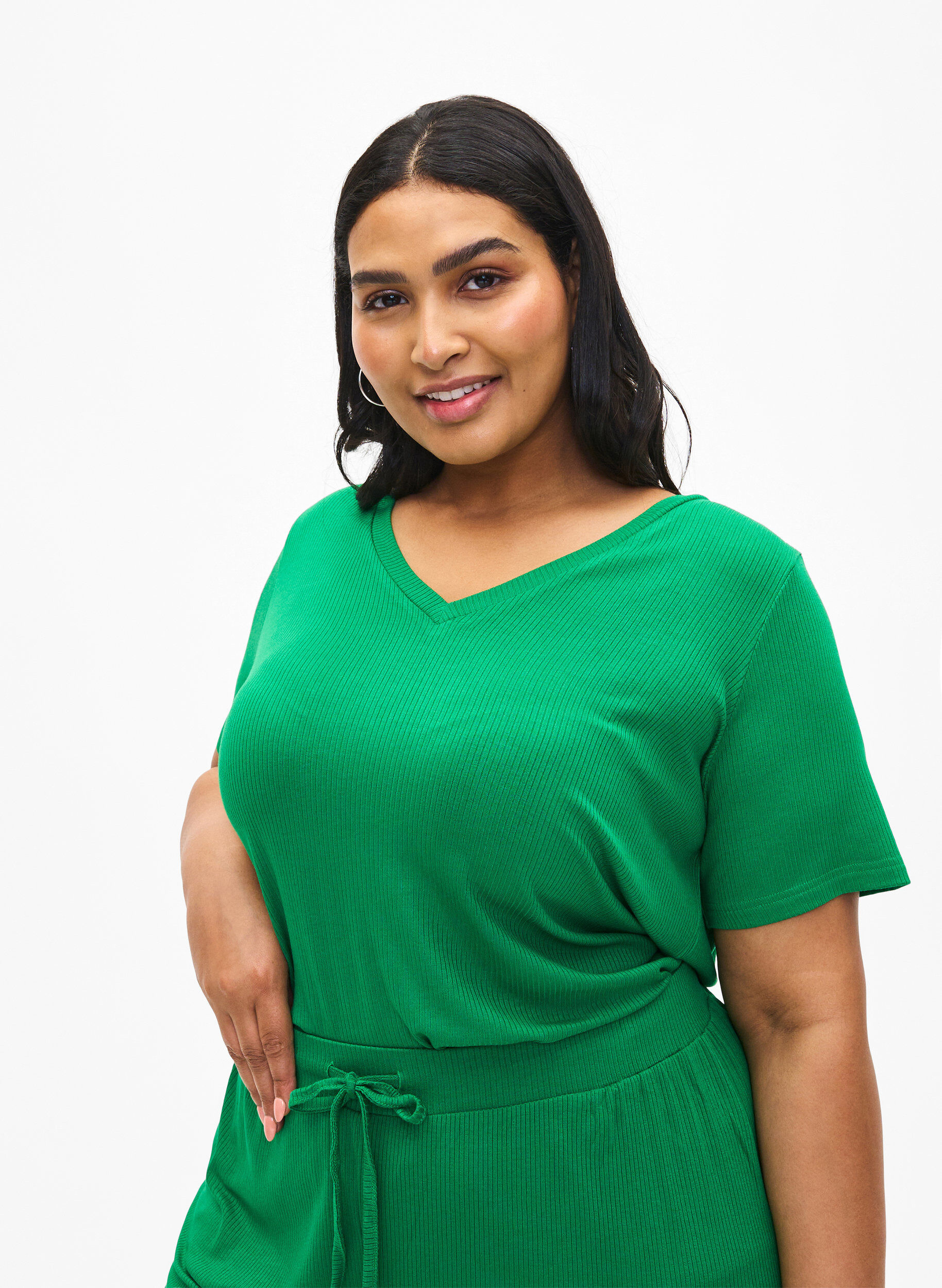 Zizzi Viskose t-shirt med ribstruktur og v-hals, Jolly Green, Model image number 0