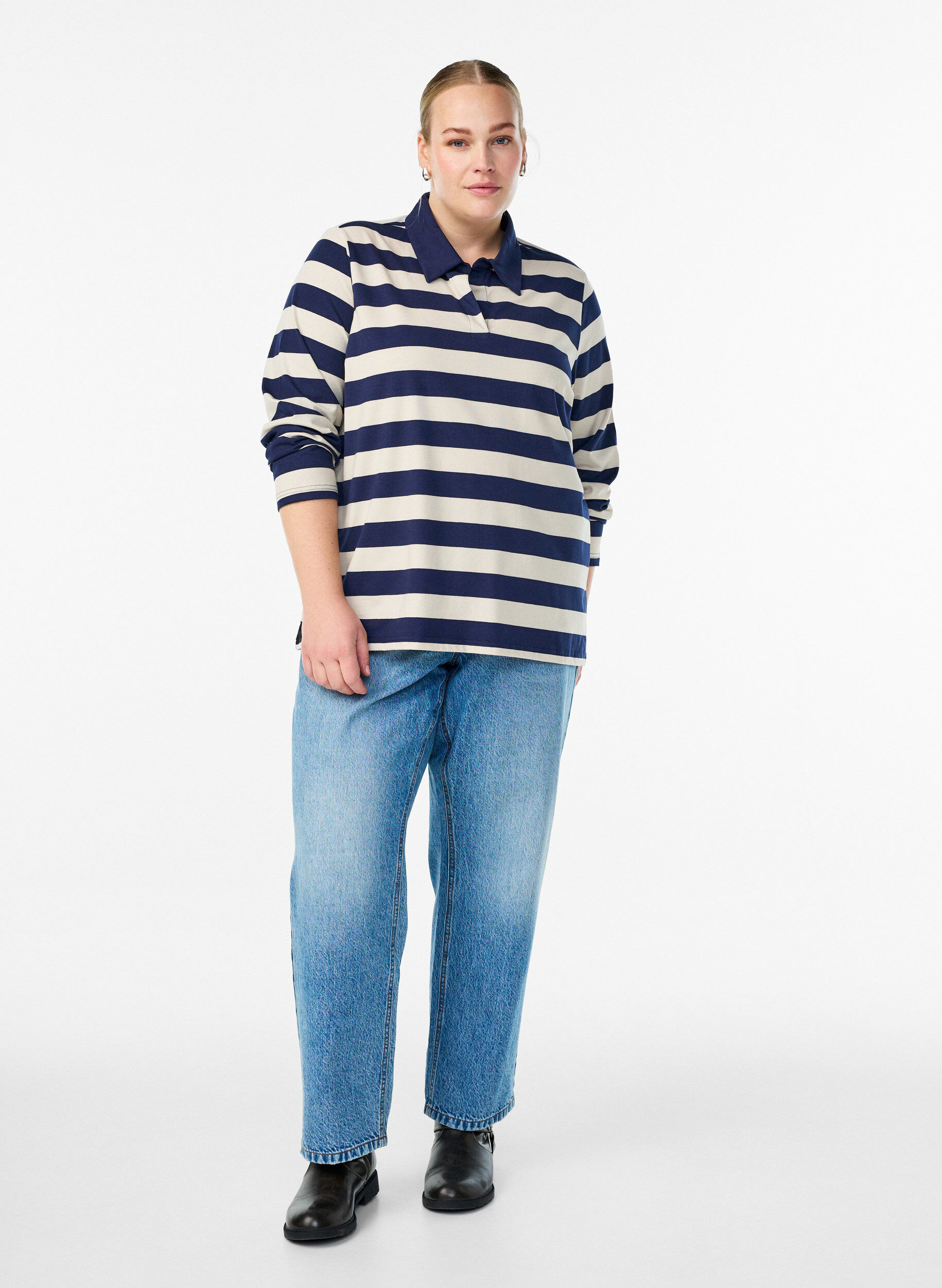 Zizzi Lang&aelig;rmet poloshirt med brede striber, Bl&aring;, Model image number 1