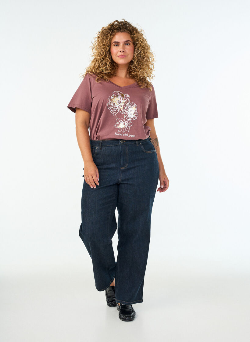 T-shirt i bomuld med frontprint og V-hals, Lyser&oslash;d, Model image number 1