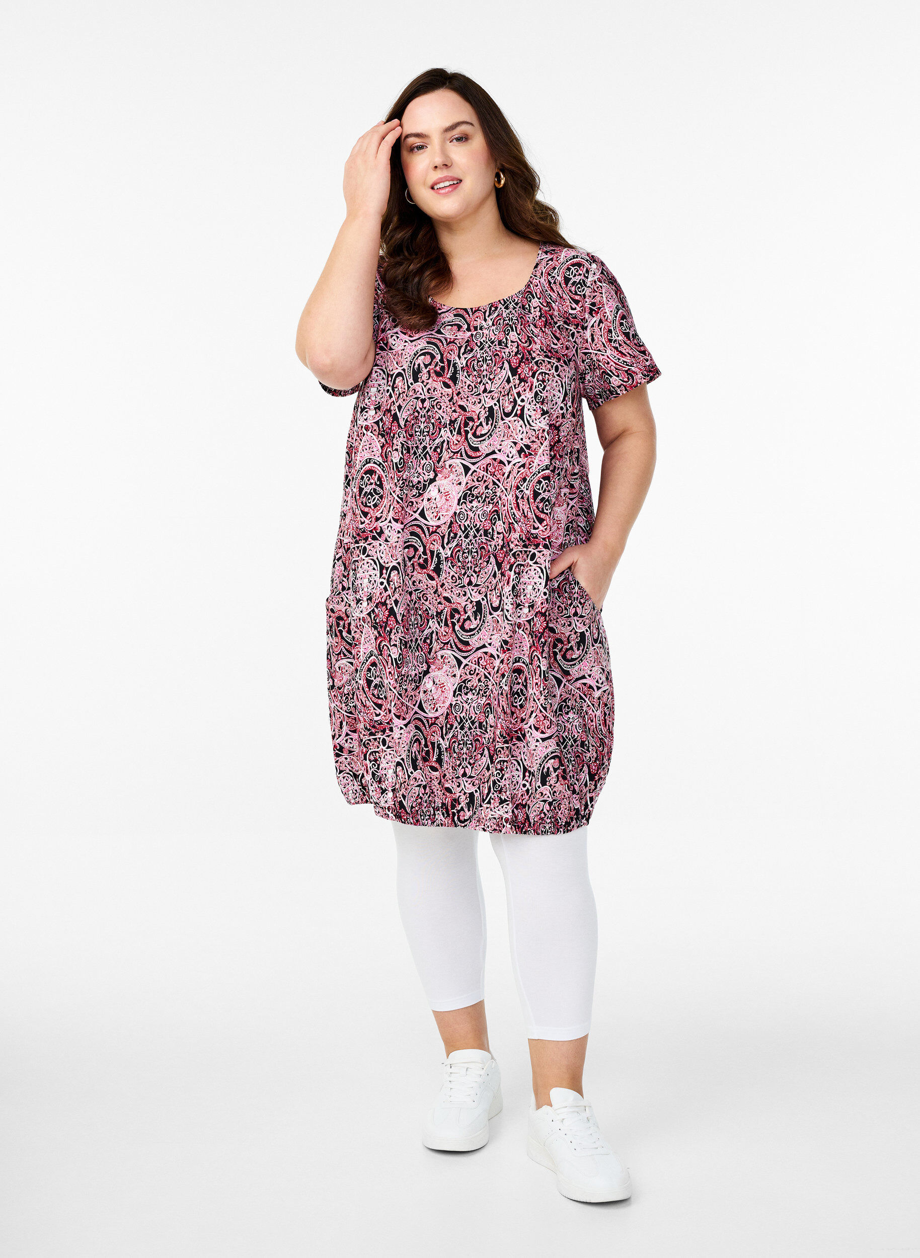 Zizzi Kort&aelig;rmet bomuldskjole med print, Sort, Model image number 1