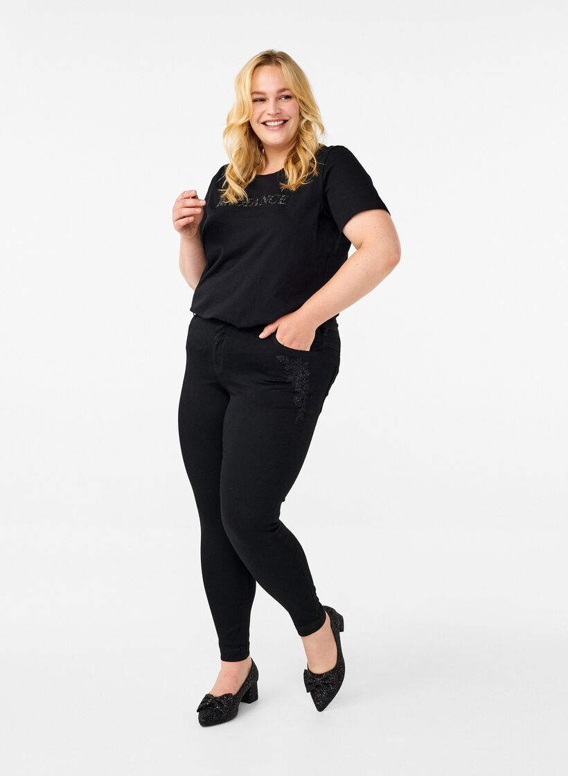 Super slim Amy jeans med broderidetalje, Black, Model image number 0