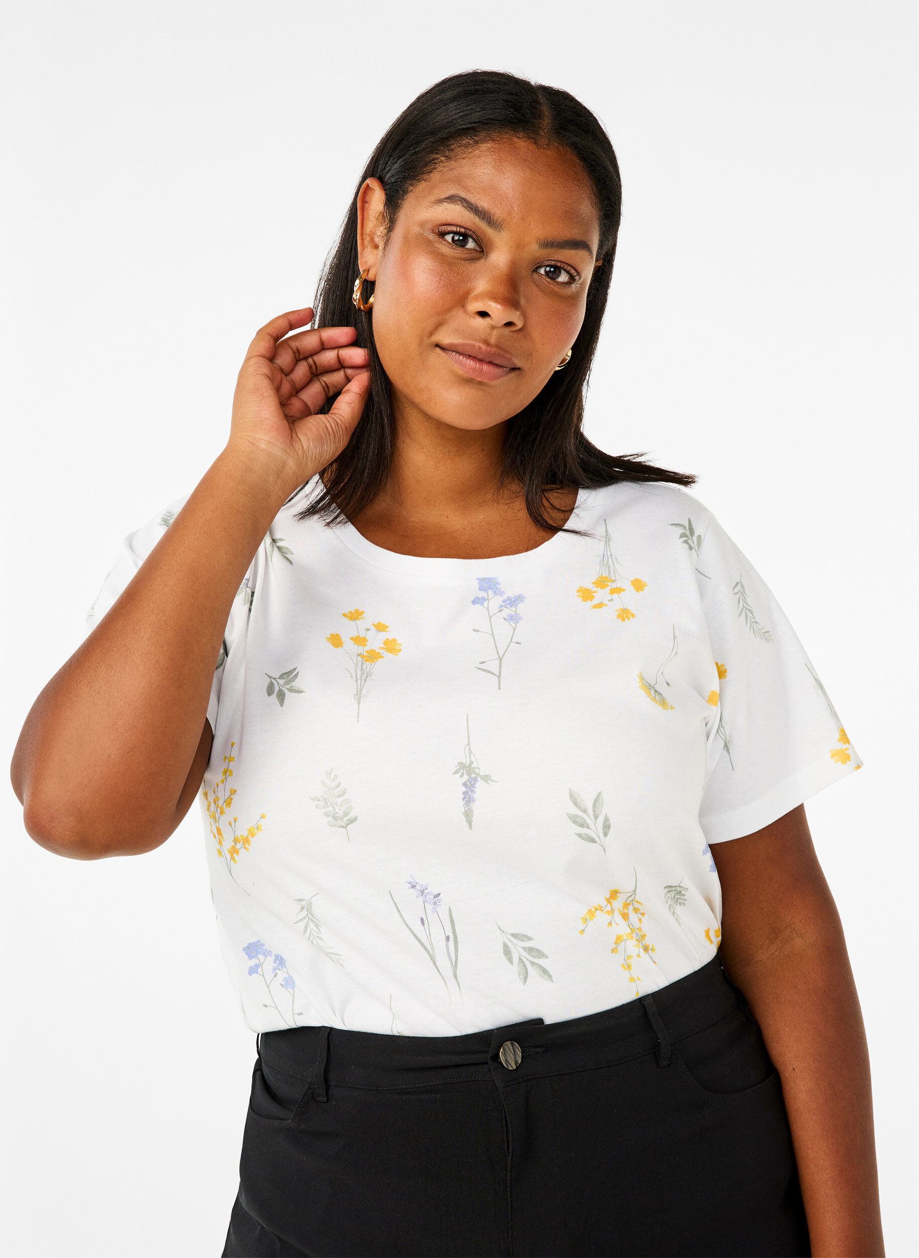 Zizzi T-shirt i &oslash;kologisk bomuld med blomsterprint, Bright W. AOP, Model image number 0