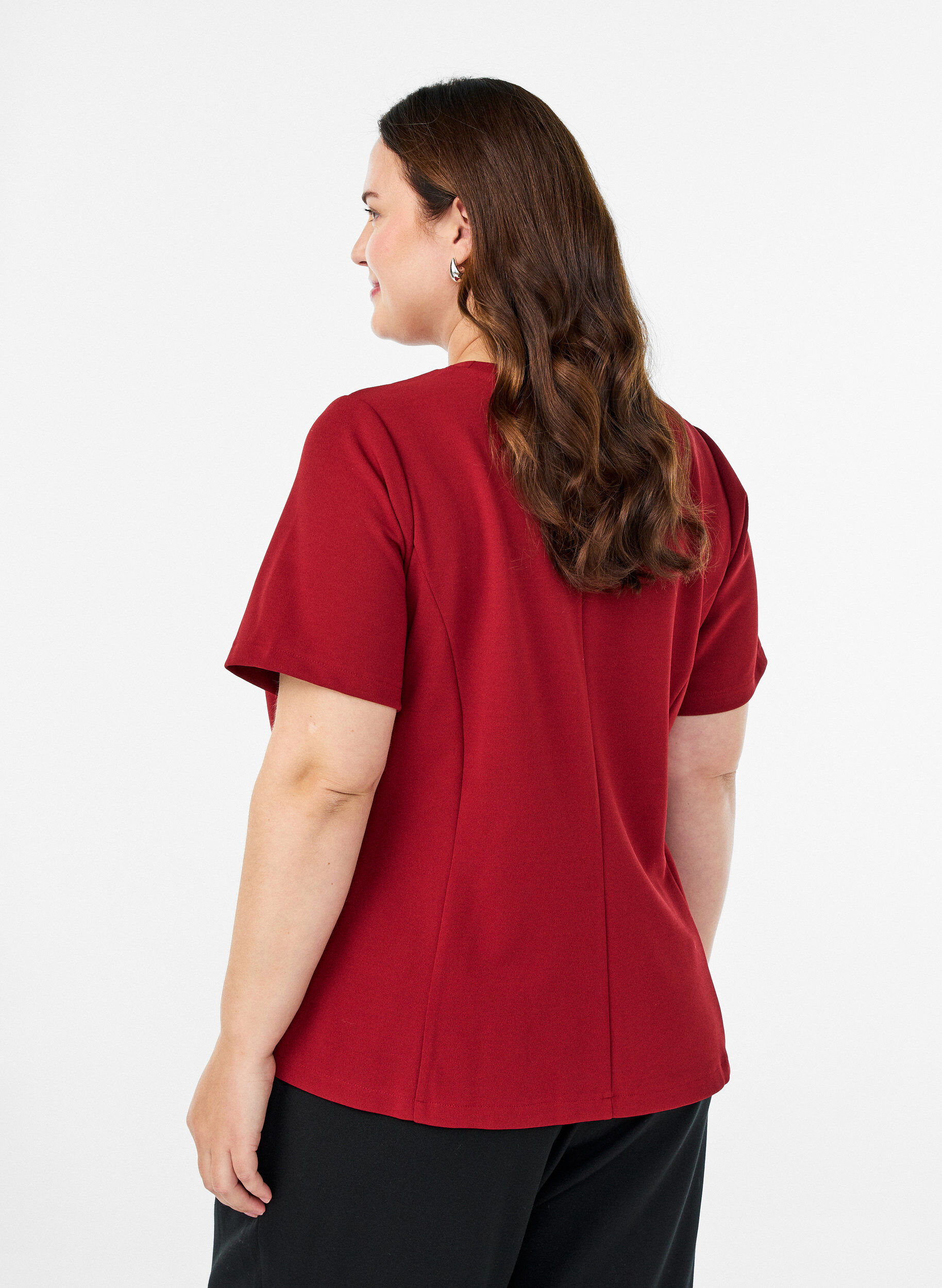 Zizzi Kort&aelig;rmet bluse med formsyede indsnit, R&oslash;d, Model image number 2