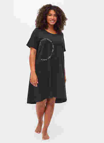 Kortærmet bomulds natkjole med tryk , Black W. Don't, Model image number 2