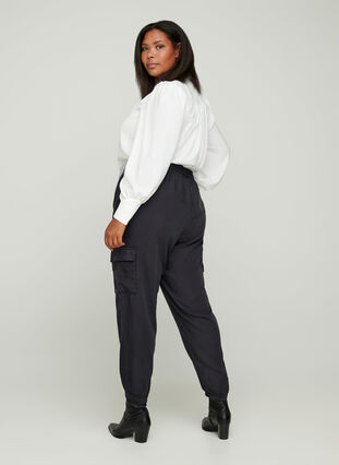 Bukser med store lommer, Black, Model image number 0