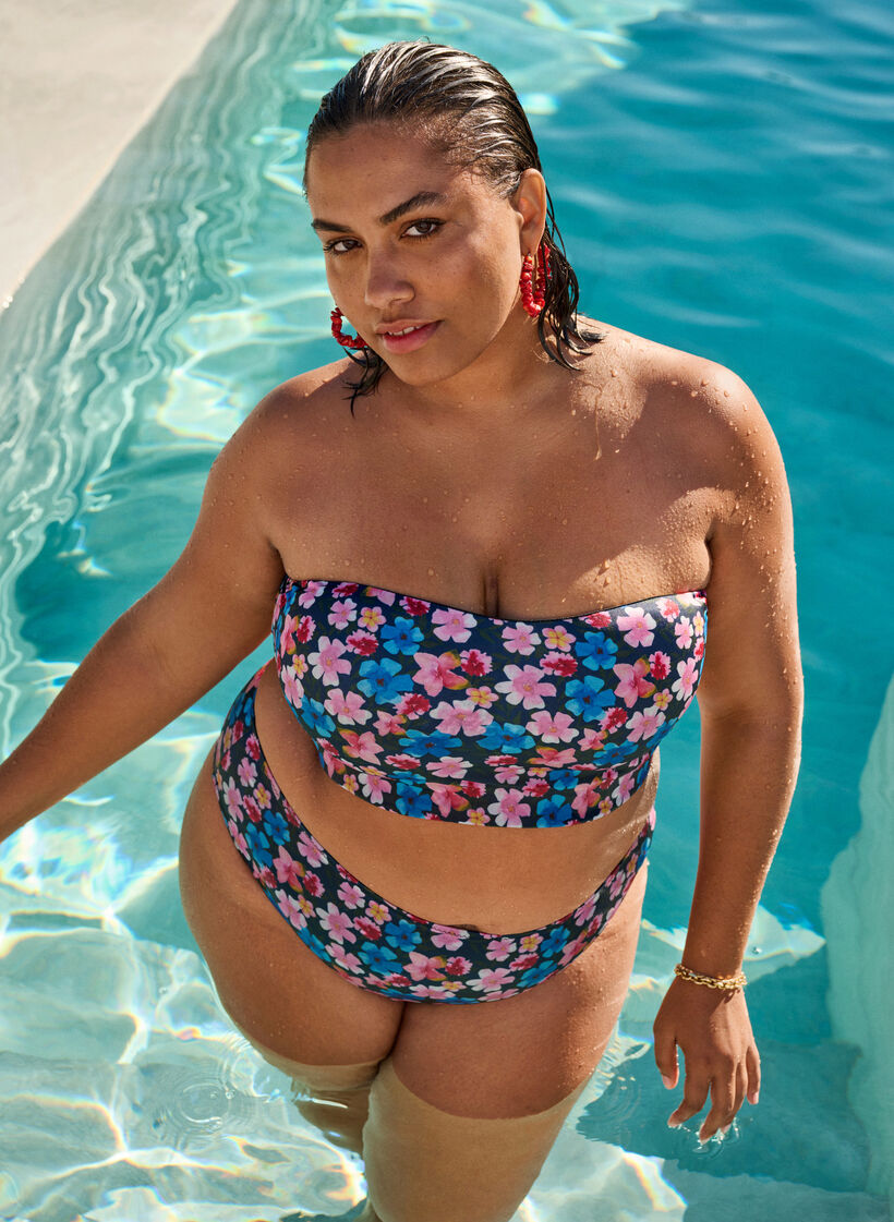 Blomstret brazilian bikiniunderdel, Lyser&oslash;d, Image
