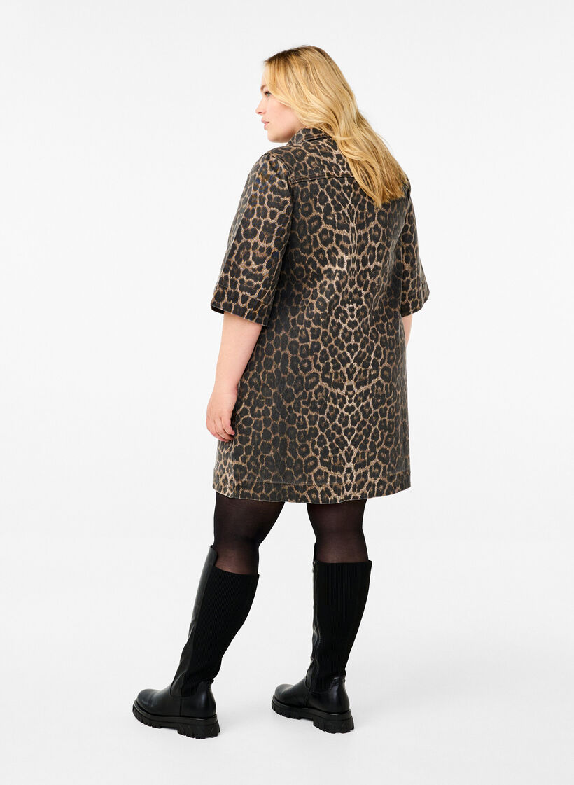 Kortærmet denimkjole med leopardprint, LEO AOP, Model image number 1
