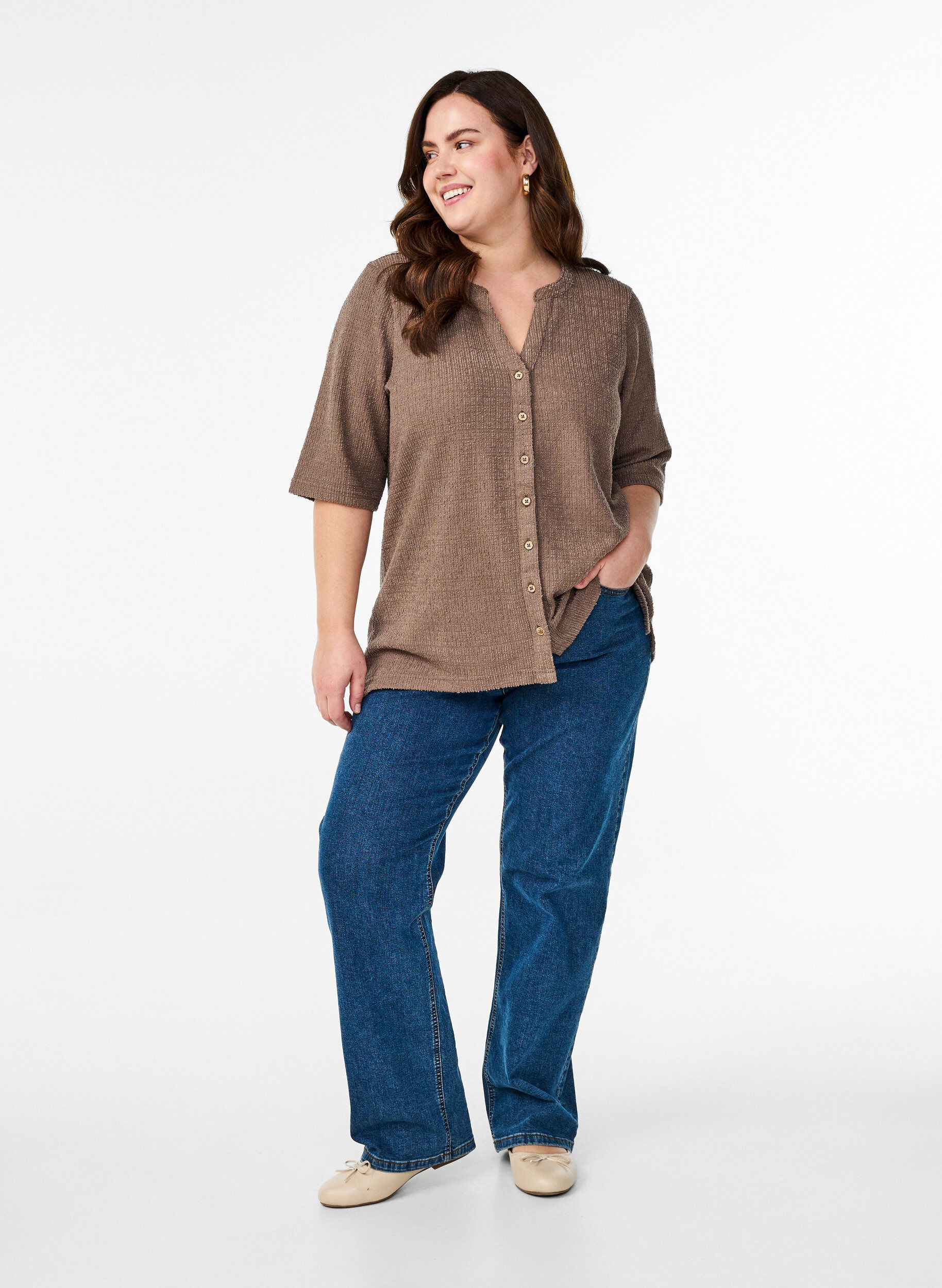 Zizzi Skjortebluse med struktur og V-udsk&aelig;ring, Walnut, Model image number 2