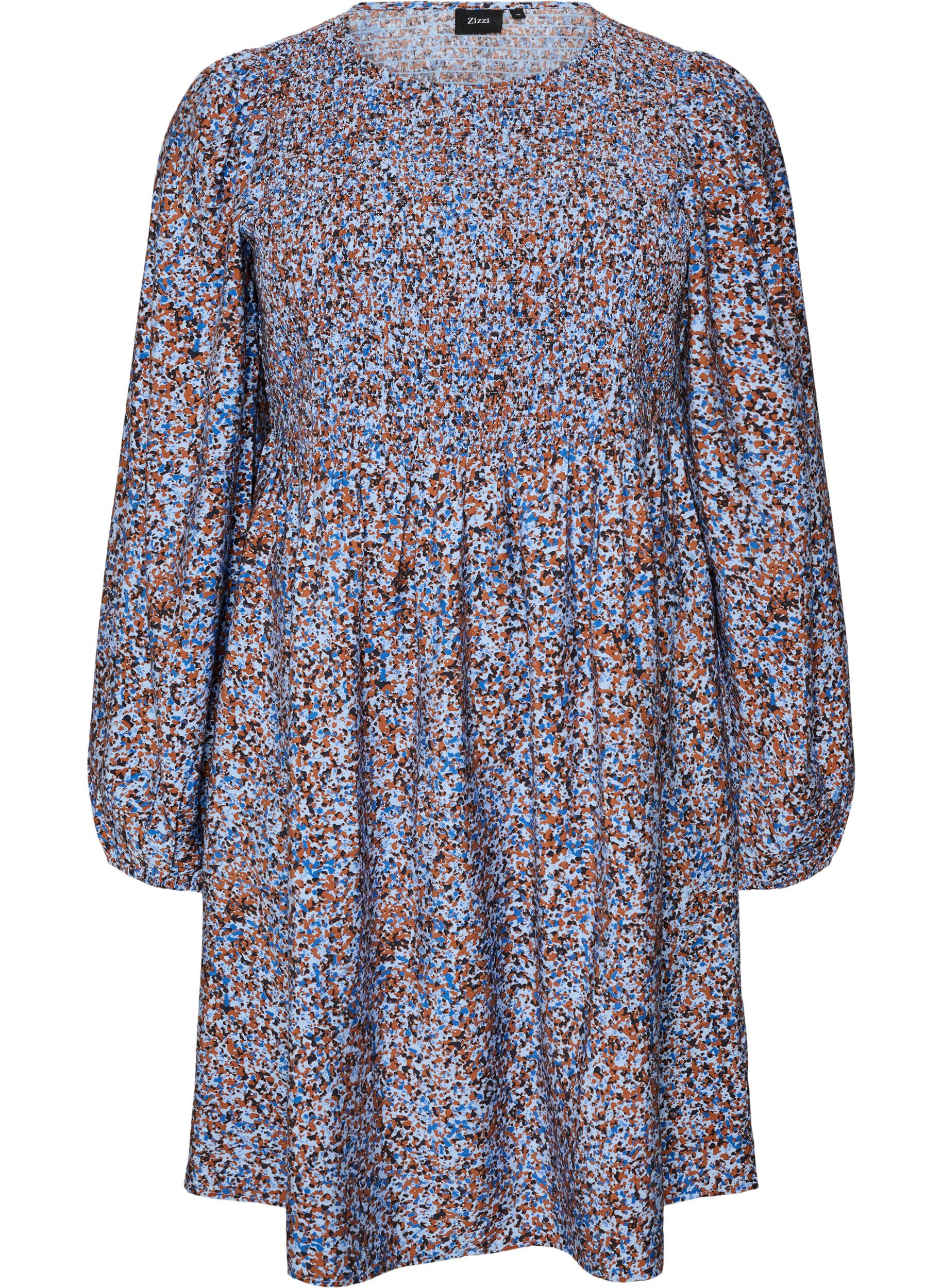 Viskosekjole med smock og all-over m&oslash;nster