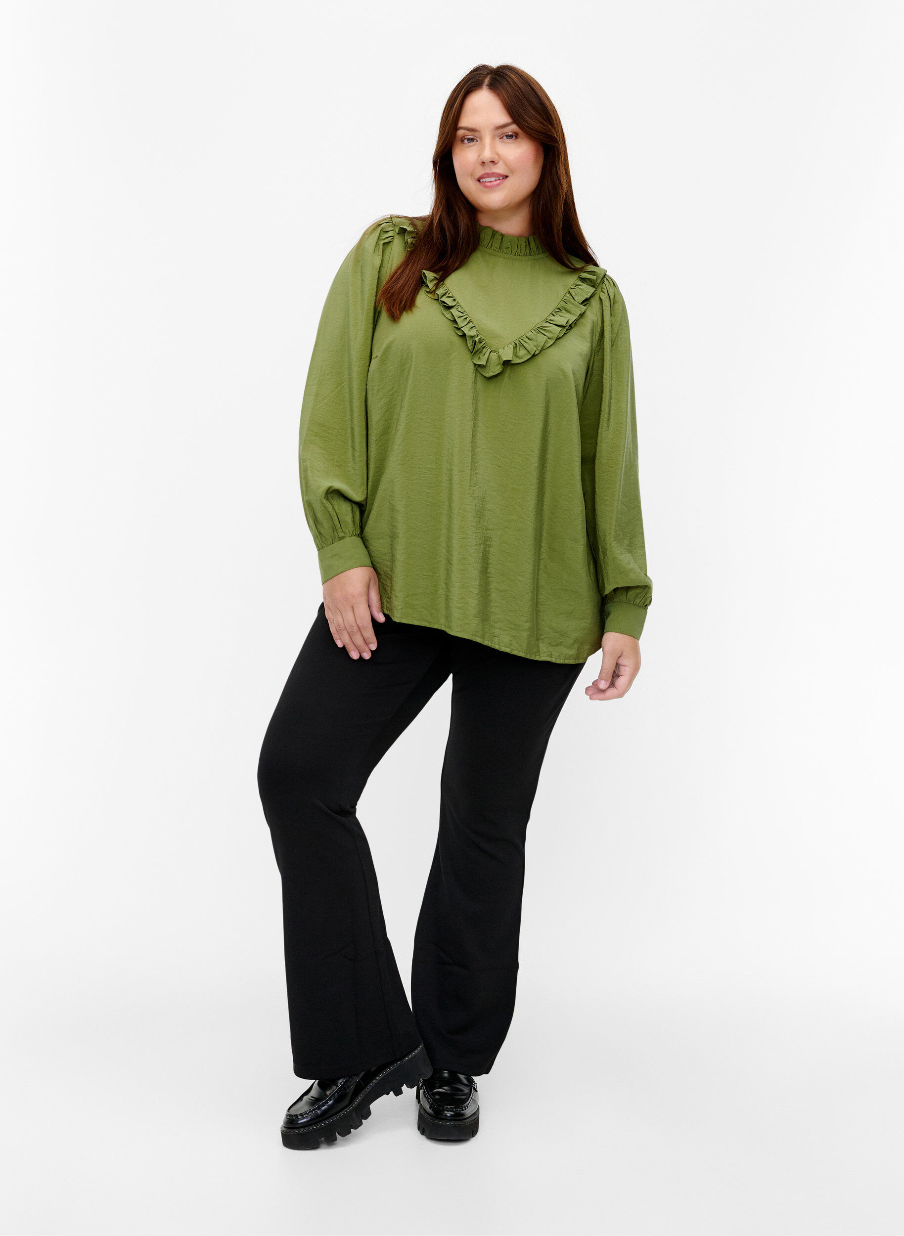 Zizzi Viskosebluse med fl&aelig;ser, Loden Green, Model image number 2