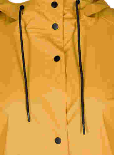 Regnjakke med hætte og knaplukning, Spruce Yellow, Packshot image number 2