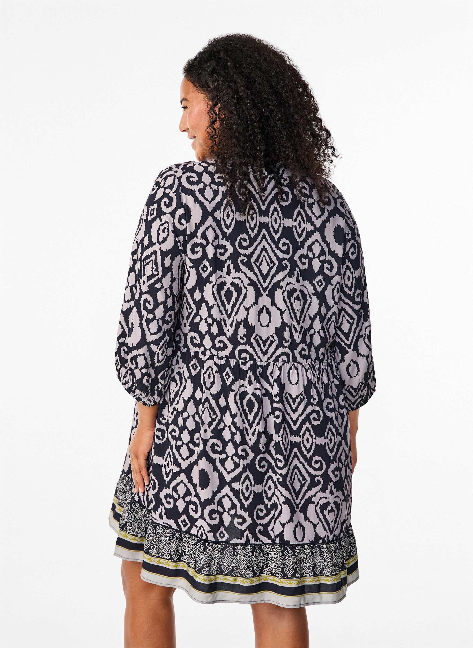 Zizzi Kort kjole med print og a-shape, Black AOP, Model image number 1