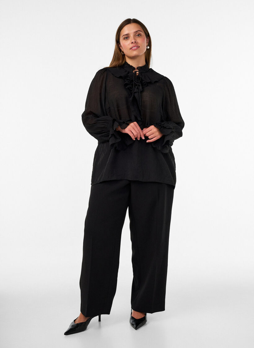Bluse i viskose med fl&aelig;ser og lange &aelig;rmer, Sort, Model image number 1