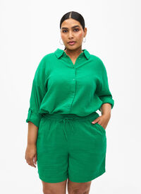 Shorts i bomuldsmusselin med lommer, Jolly Green, Model