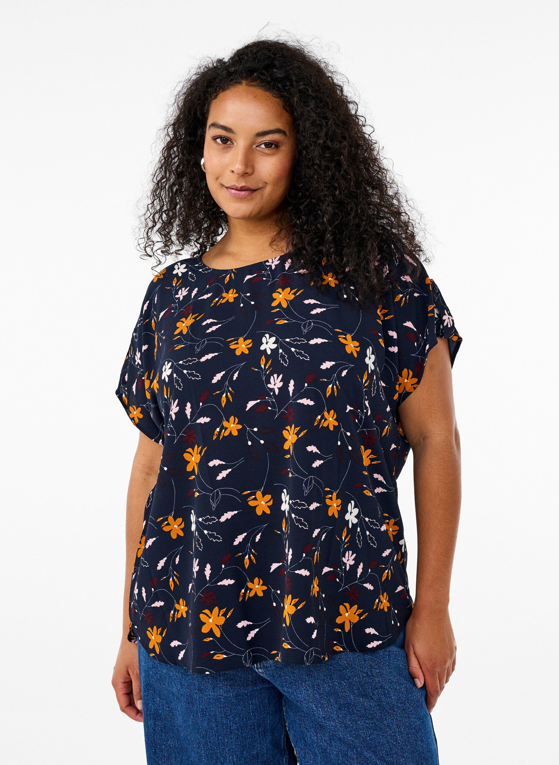 Zizzi Kort&aelig;rmet bluse med blomsterprint, Sky Captain Flower, Model image number 0