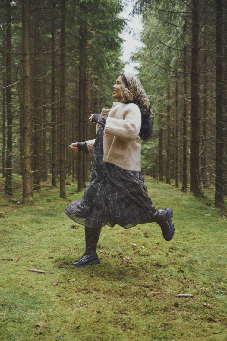 Naturlig bohemestil i jordtoner, , Model