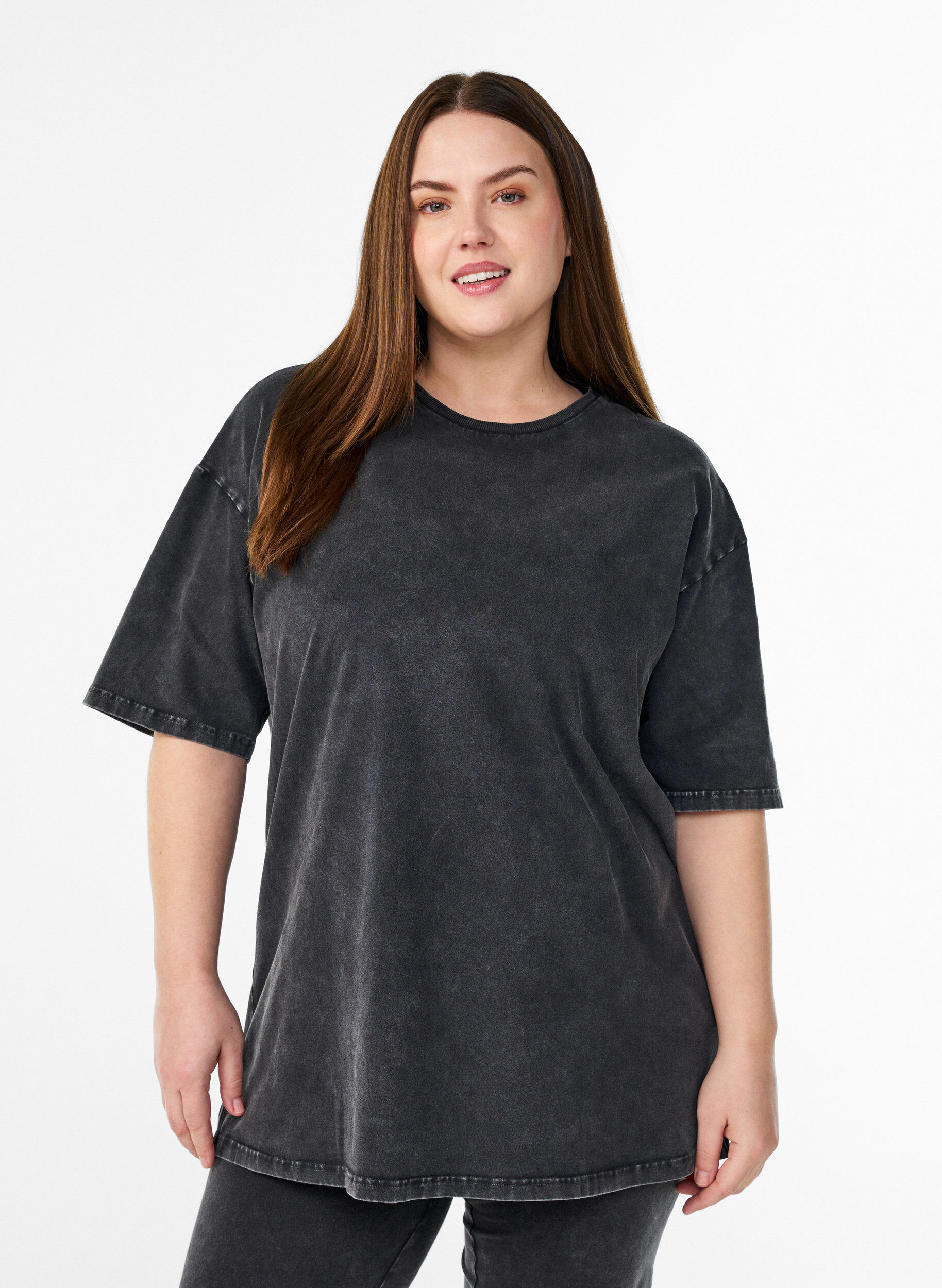 Zizzi Sporty t-shirt i bomuld med washed effekt, Sort, Model image number 0