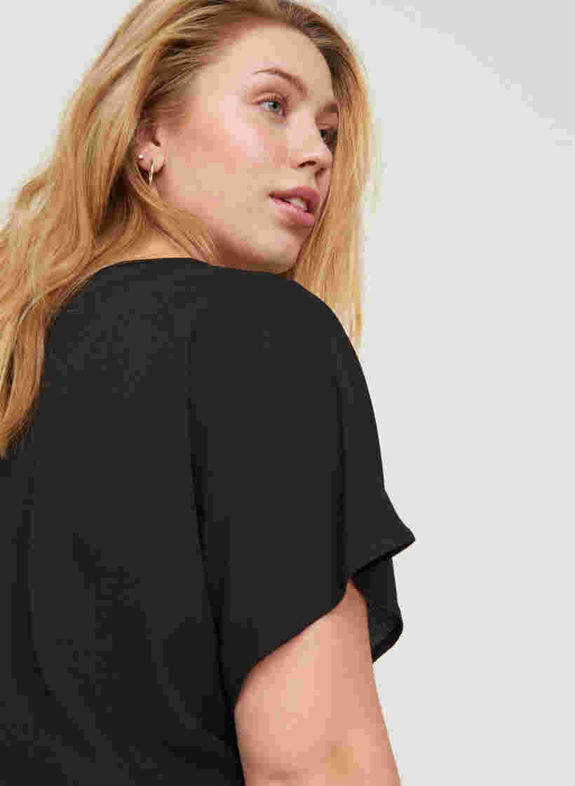 Bluse med korte ærmer og rund halsudskæring, Black, Model image number 2